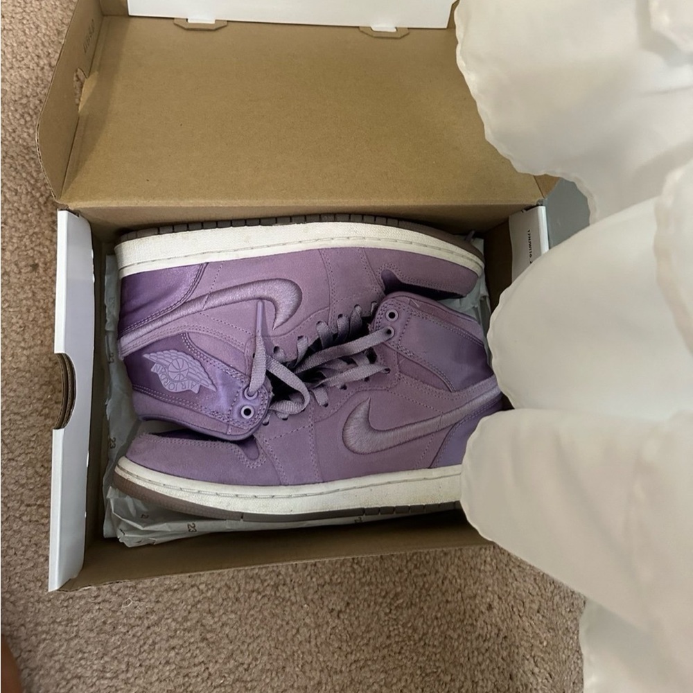 Air Jordan 1 MID
